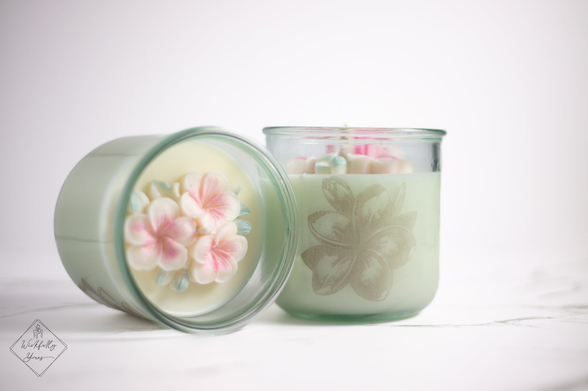 Paredisefully scented candle profile